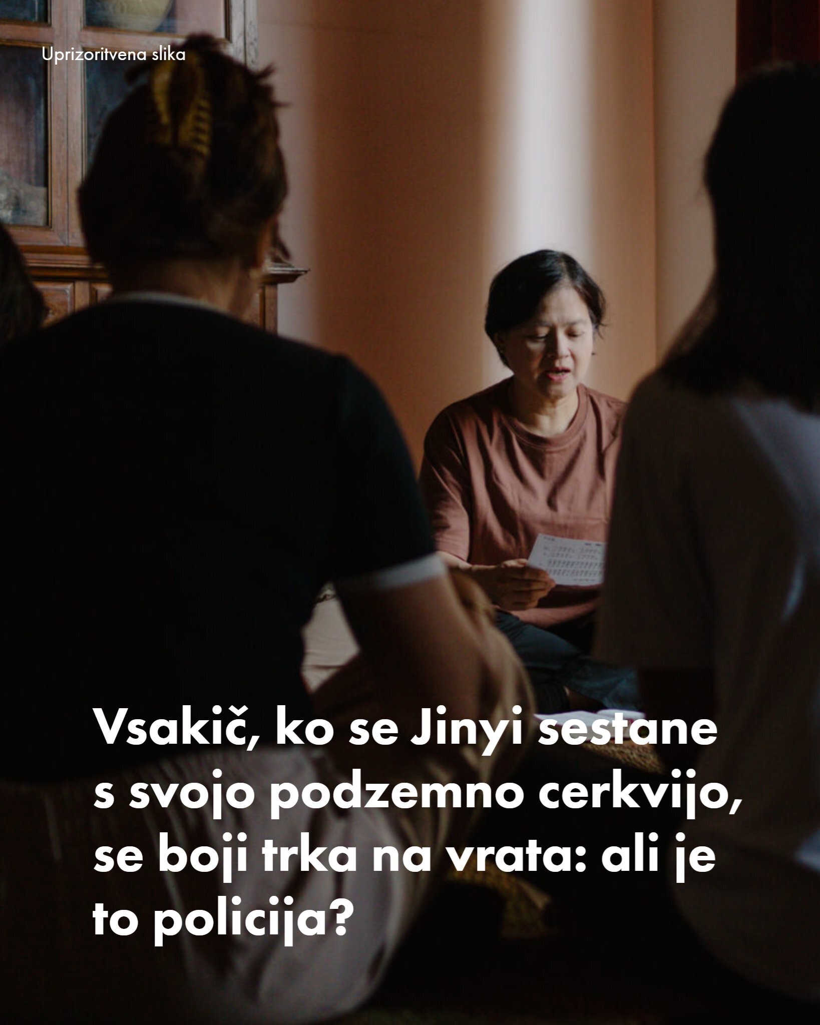 Vsakič, ko se Jinyi sestane s svojo podzemno cerkvijo, se boji trka na vrata
